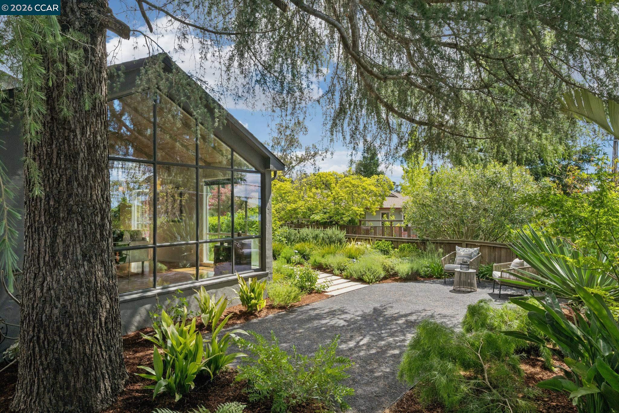 Detail Gallery Image 33 of 43 For 5700 Chelton, Oakland,  CA 94611 - 3 Beds | 2 Baths