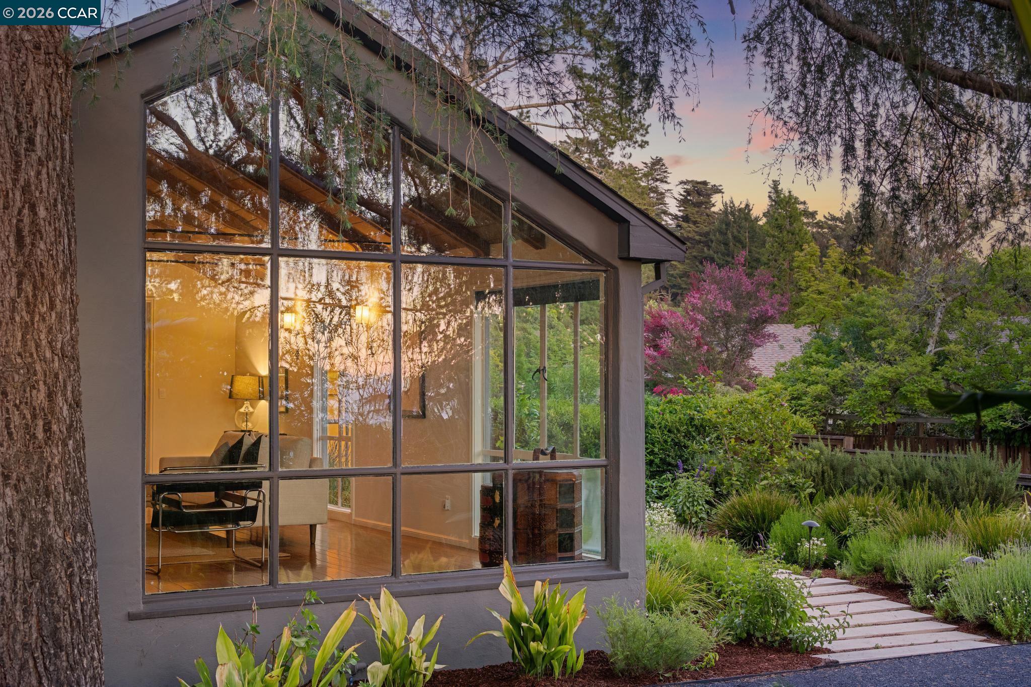 Detail Gallery Image 34 of 43 For 5700 Chelton, Oakland,  CA 94611 - 3 Beds | 2 Baths