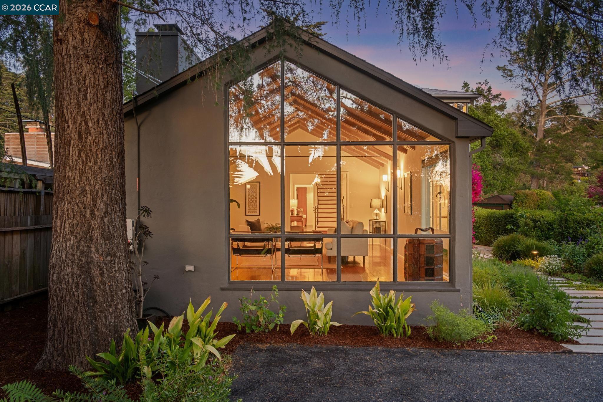 Detail Gallery Image 35 of 43 For 5700 Chelton, Oakland,  CA 94611 - 3 Beds | 2 Baths