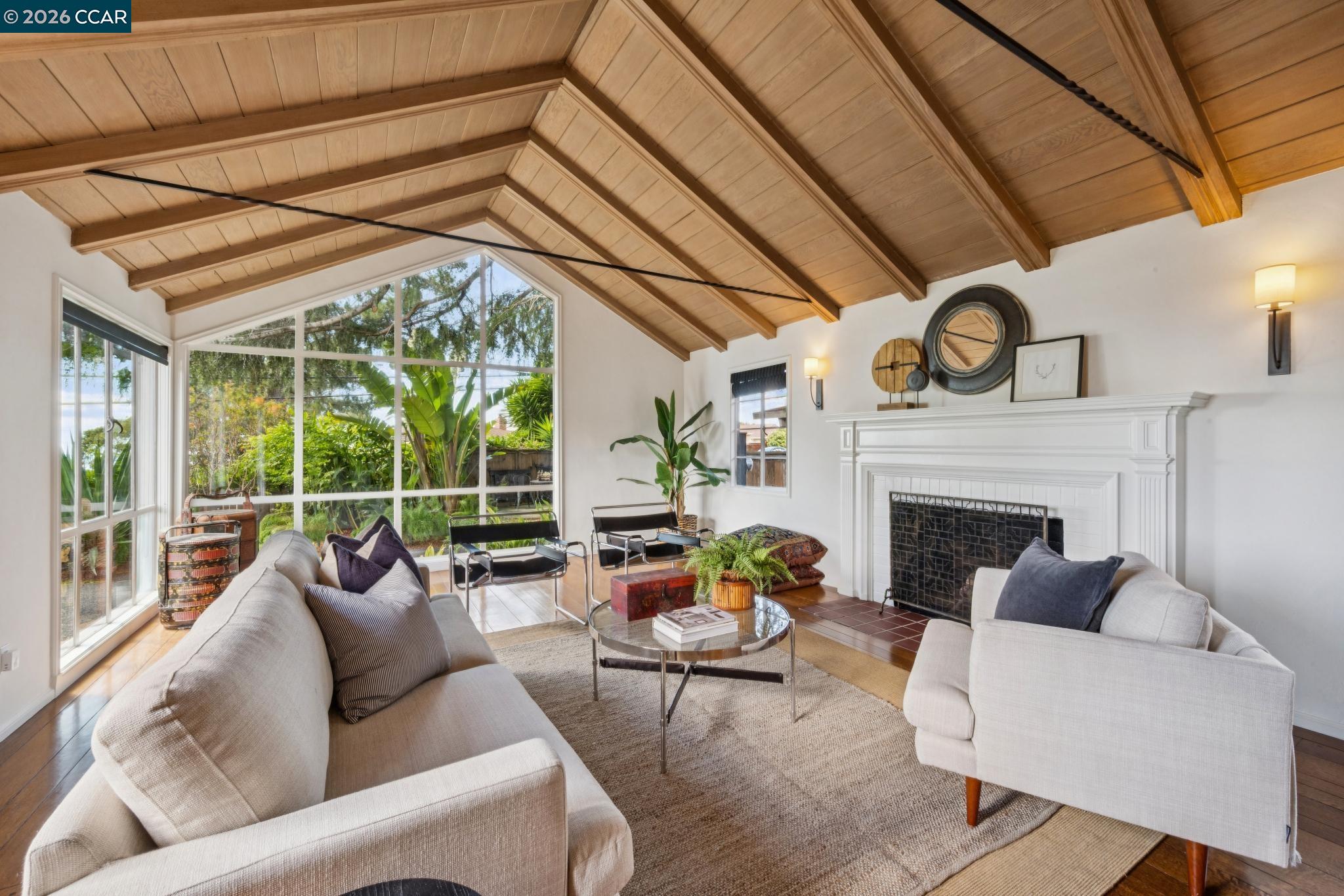 Detail Gallery Image 5 of 43 For 5700 Chelton, Oakland,  CA 94611 - 3 Beds | 2 Baths