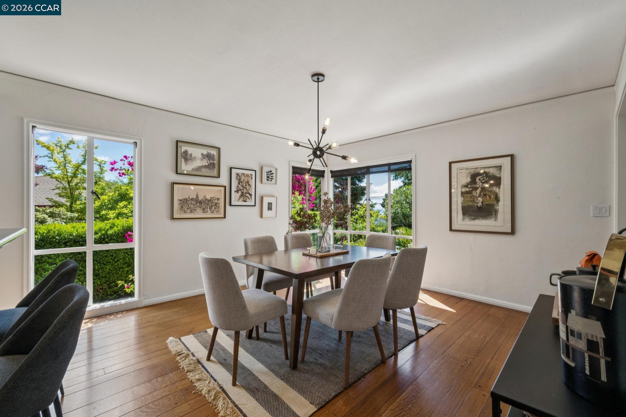 Detail Gallery Image 8 of 43 For 5700 Chelton, Oakland,  CA 94611 - 3 Beds | 2 Baths