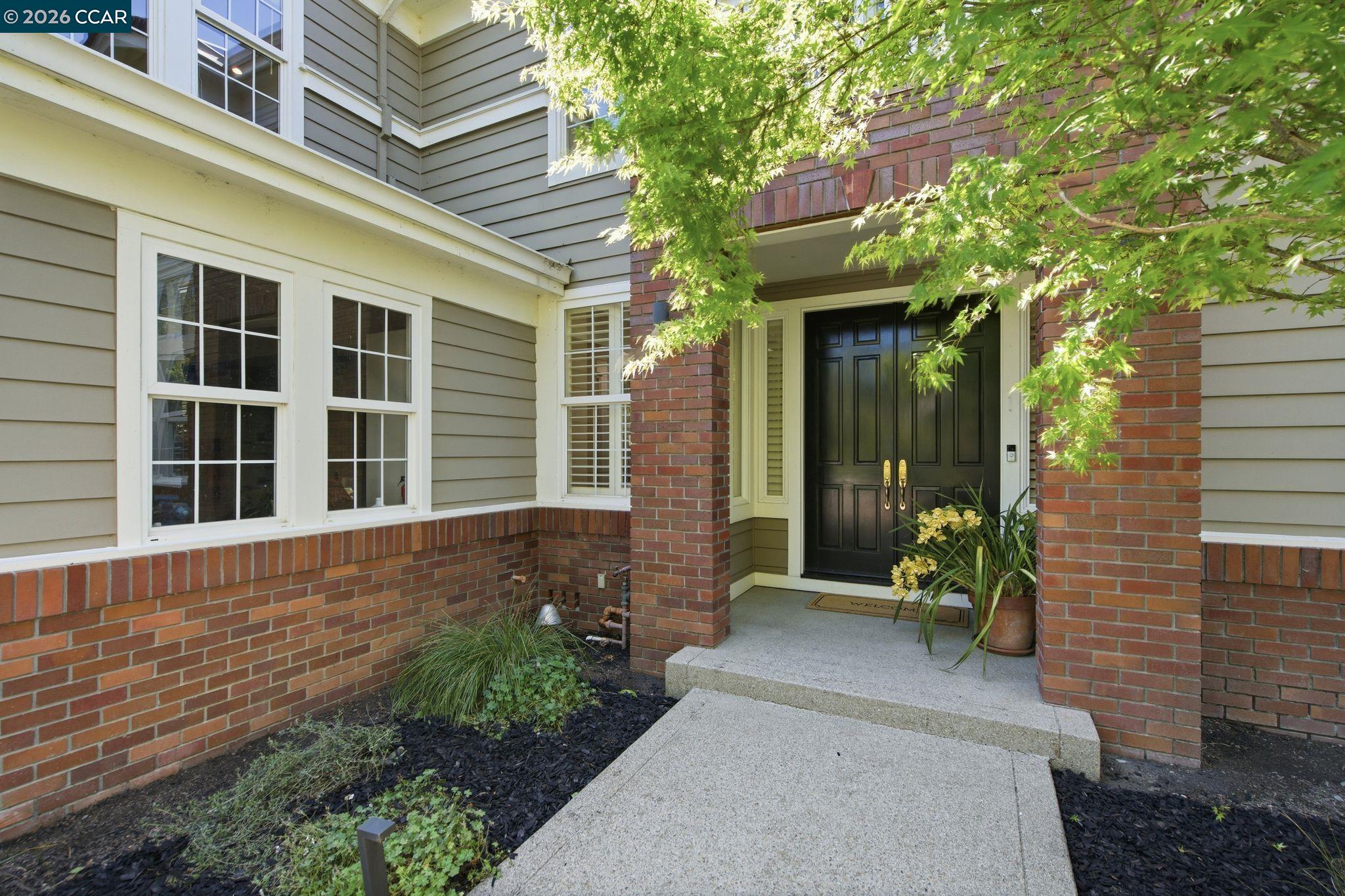 Detail Gallery Image 2 of 40 For 2151 Sky View Ct, Moraga,  CA 94556 - 4 Beds | 3/1 Baths