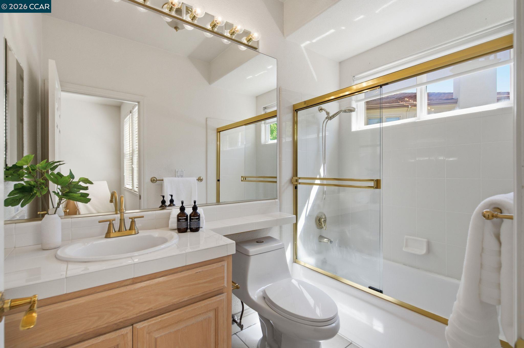 Detail Gallery Image 22 of 40 For 2151 Sky View Ct, Moraga,  CA 94556 - 4 Beds | 3/1 Baths