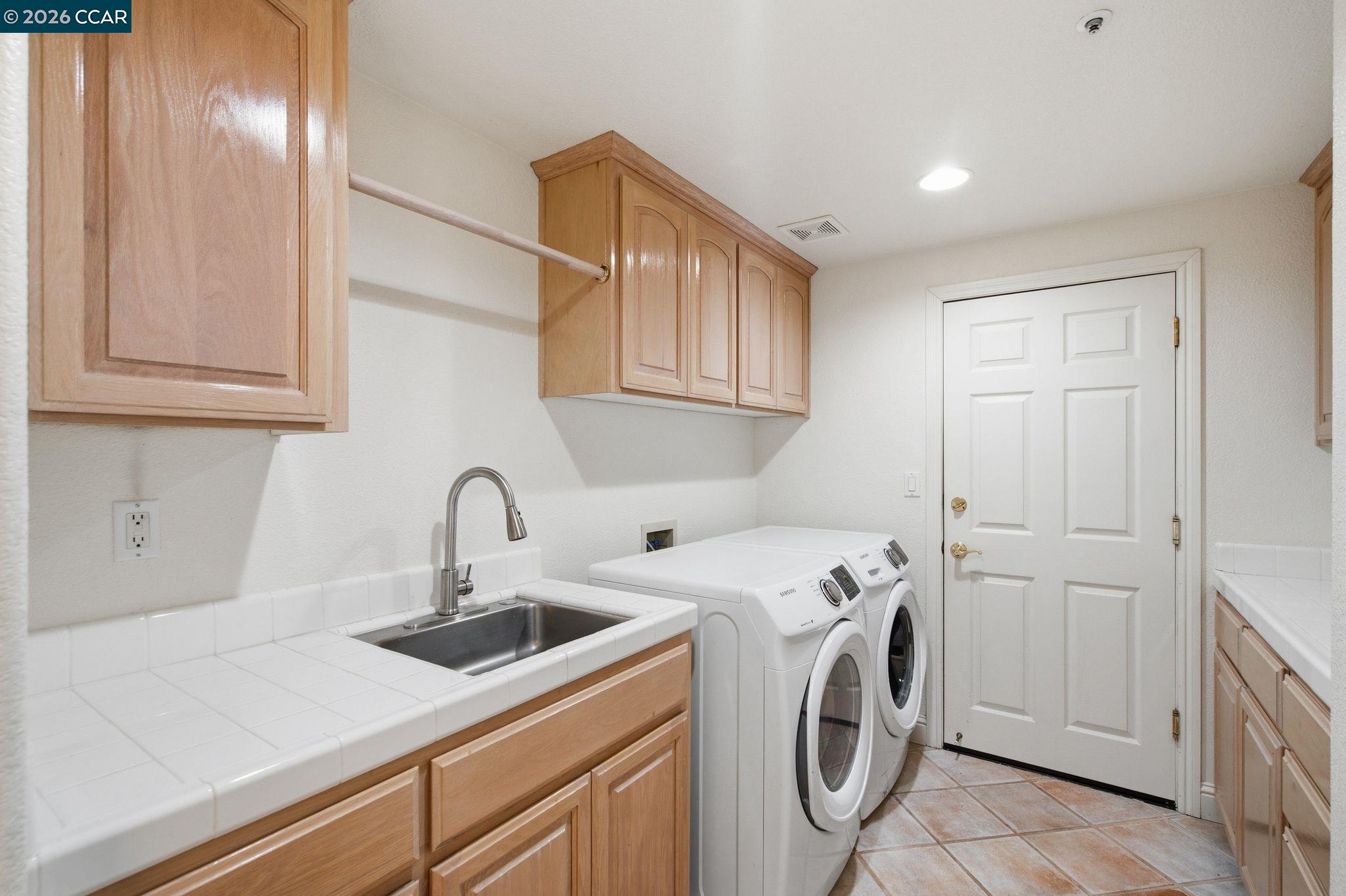 Detail Gallery Image 23 of 40 For 2151 Sky View Ct, Moraga,  CA 94556 - 4 Beds | 3/1 Baths