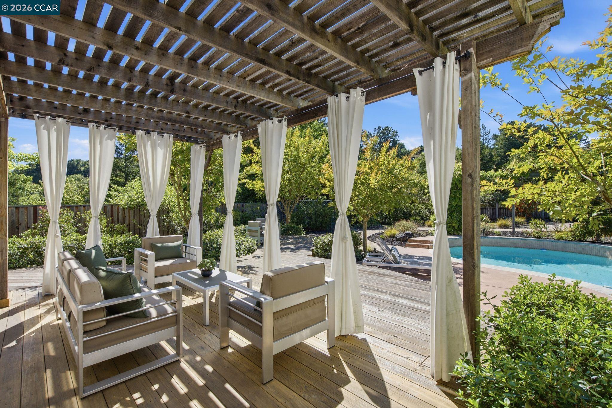 Detail Gallery Image 33 of 40 For 2151 Sky View Ct, Moraga,  CA 94556 - 4 Beds | 3/1 Baths