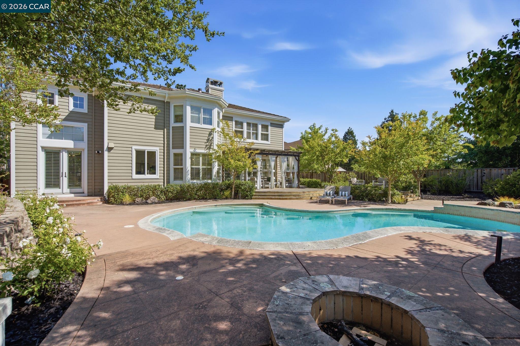 Detail Gallery Image 34 of 40 For 2151 Sky View Ct, Moraga,  CA 94556 - 4 Beds | 3/1 Baths