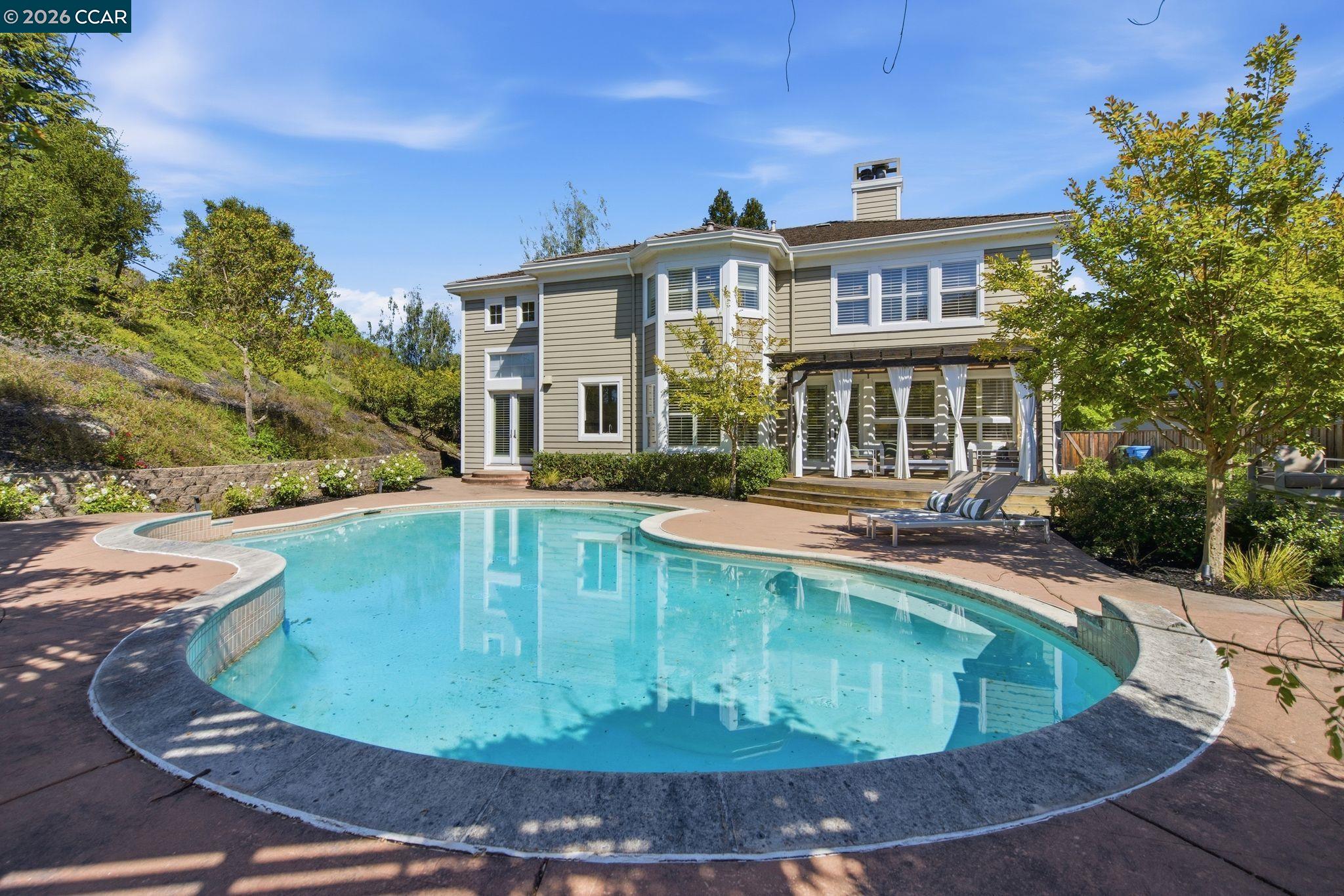 Detail Gallery Image 36 of 40 For 2151 Sky View Ct, Moraga,  CA 94556 - 4 Beds | 3/1 Baths