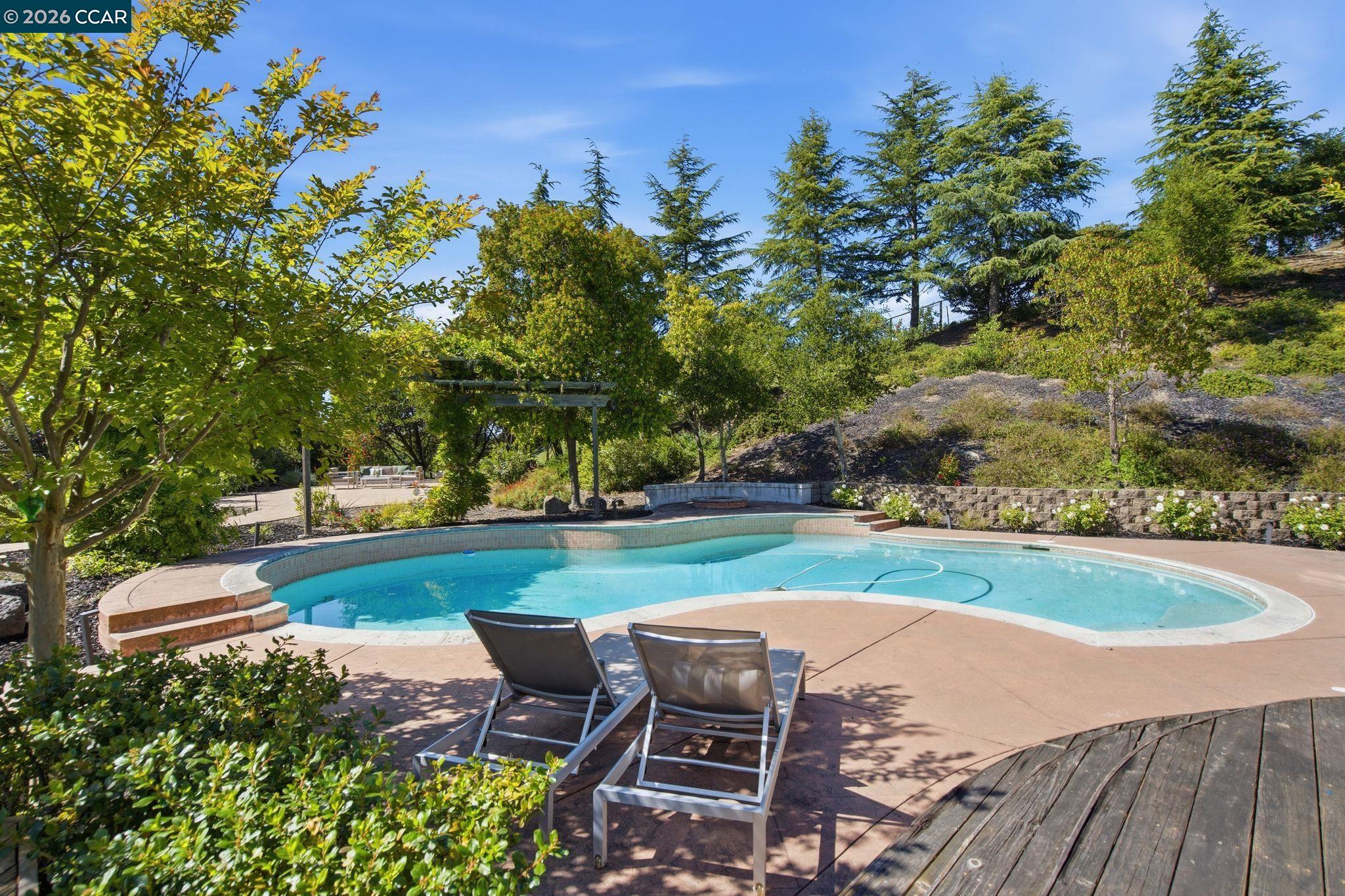 Detail Gallery Image 37 of 40 For 2151 Sky View Ct, Moraga,  CA 94556 - 4 Beds | 3/1 Baths