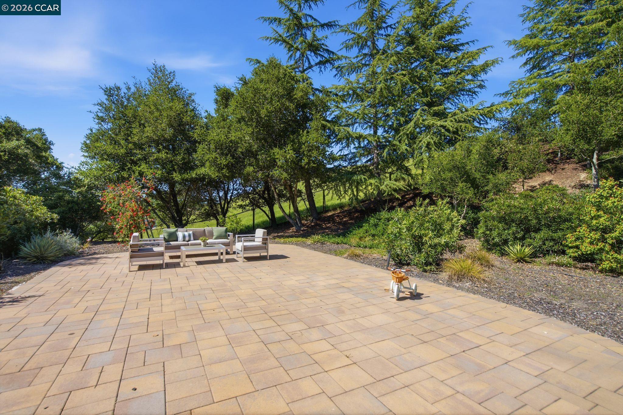 Detail Gallery Image 38 of 40 For 2151 Sky View Ct, Moraga,  CA 94556 - 4 Beds | 3/1 Baths