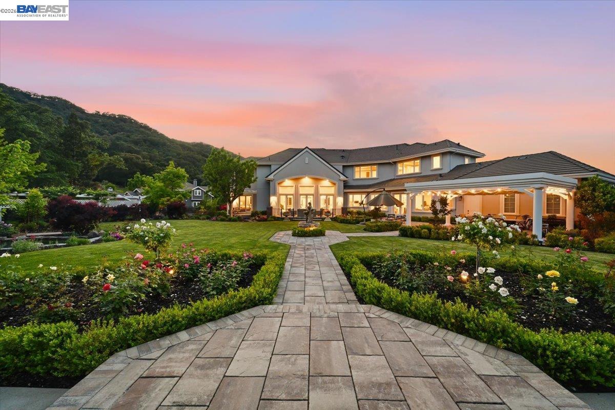 Detail Gallery Image 2 of 61 For 8509 Lupine Ct, Pleasanton,  CA 94588 - 5 Beds | 5/1 Baths