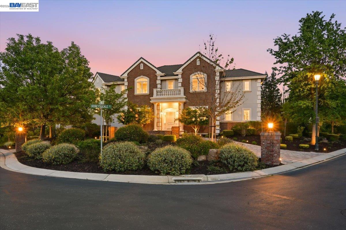 Detail Gallery Image 4 of 61 For 8509 Lupine Ct, Pleasanton,  CA 94588 - 5 Beds | 5/1 Baths