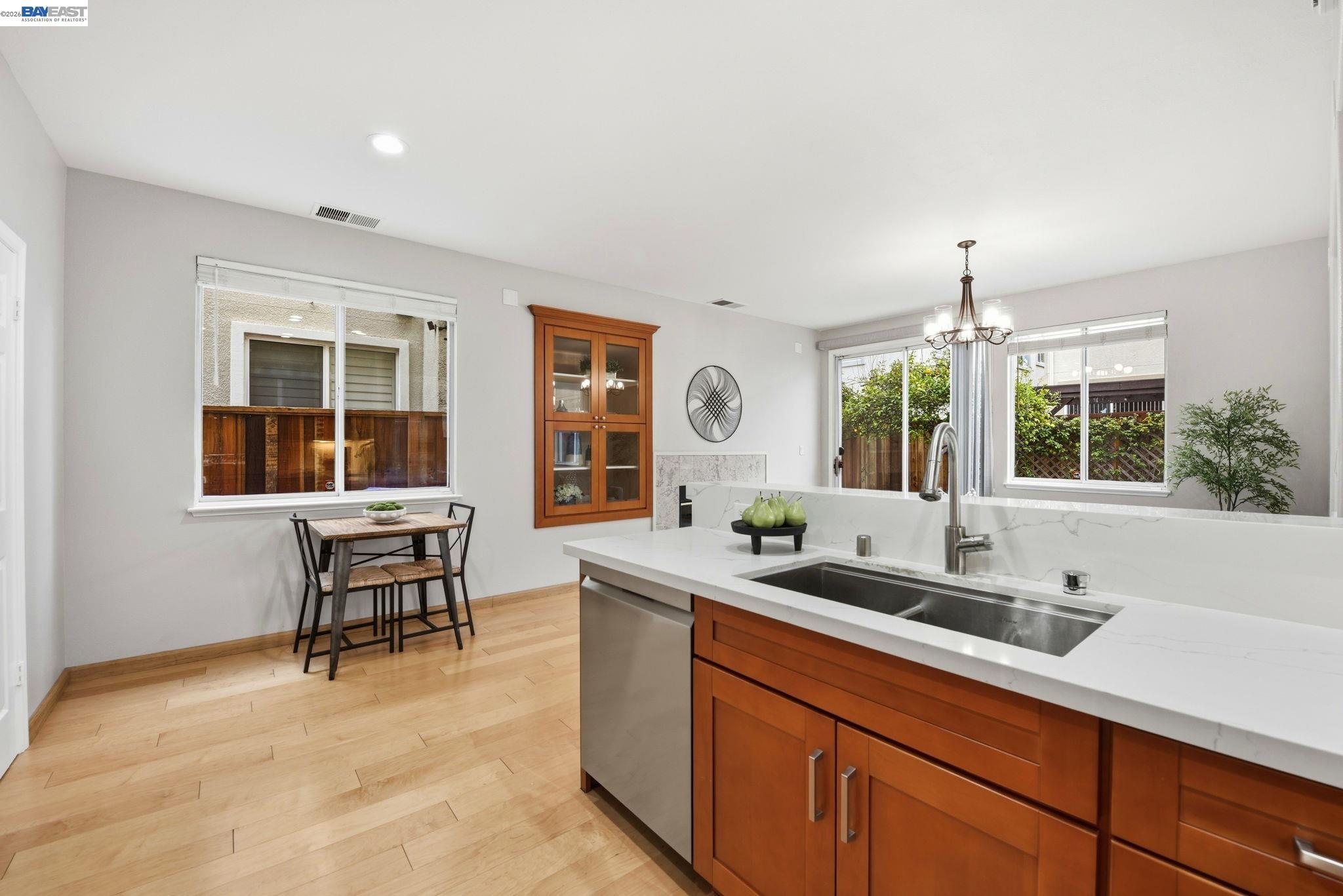 Detail Gallery Image 19 of 55 For 15518 Harbor Way, San Leandro,  CA 94579 - 5 Beds | 3 Baths