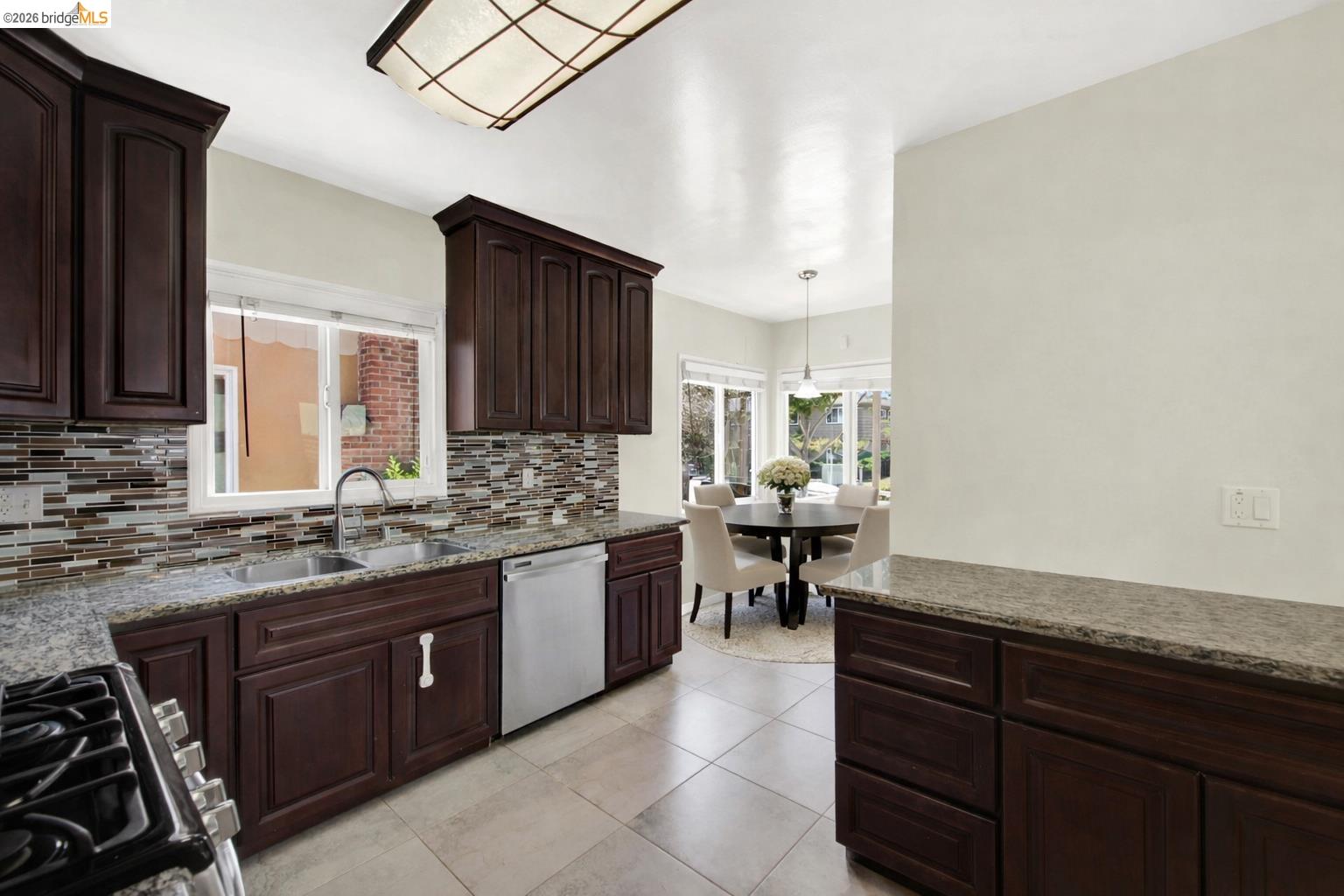 Detail Gallery Image 3 of 16 For 670 Estudillo Ave, San Leandro,  CA 94577 - 2 Beds | 1 Baths