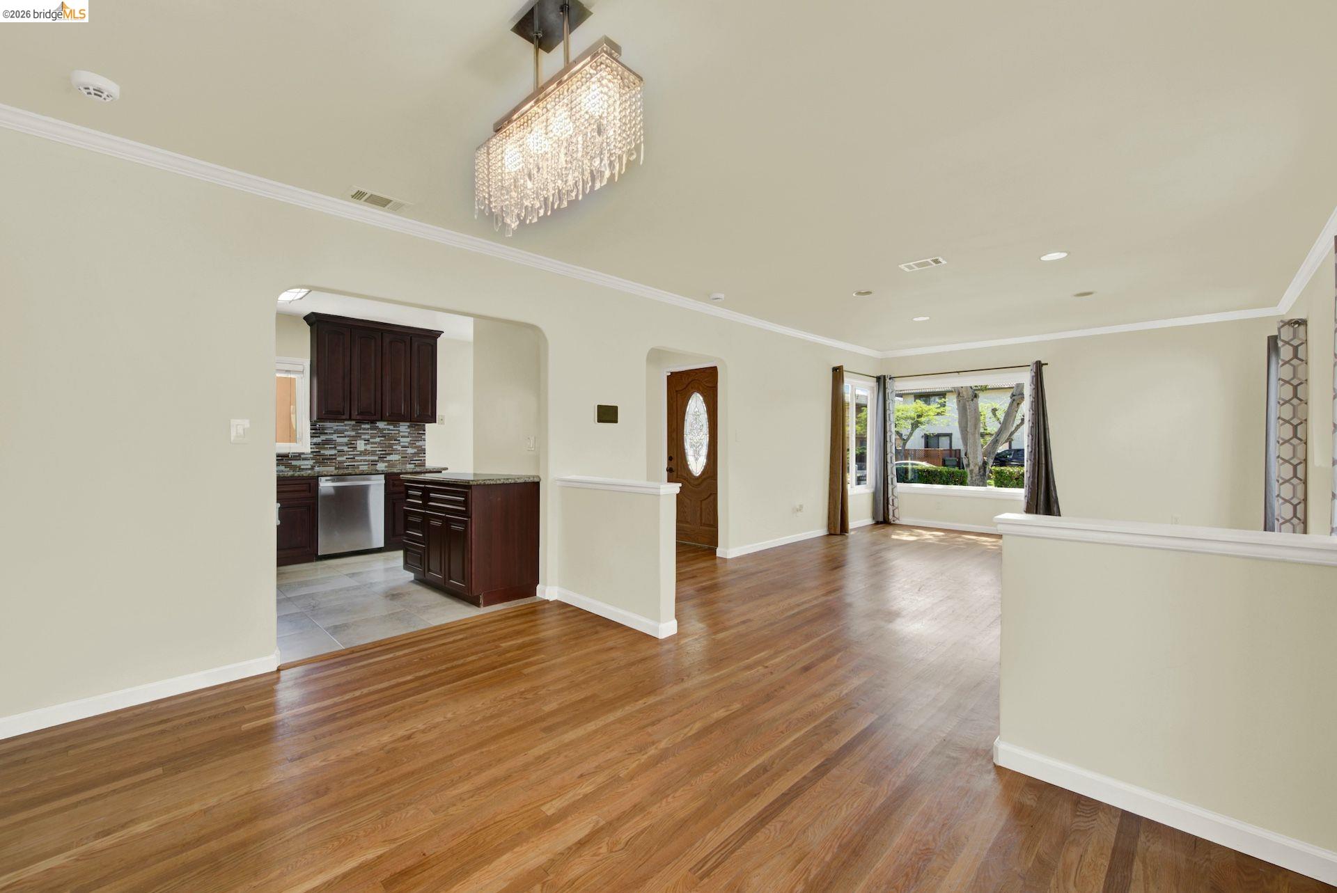 Detail Gallery Image 6 of 16 For 670 Estudillo Ave, San Leandro,  CA 94577 - 2 Beds | 1 Baths