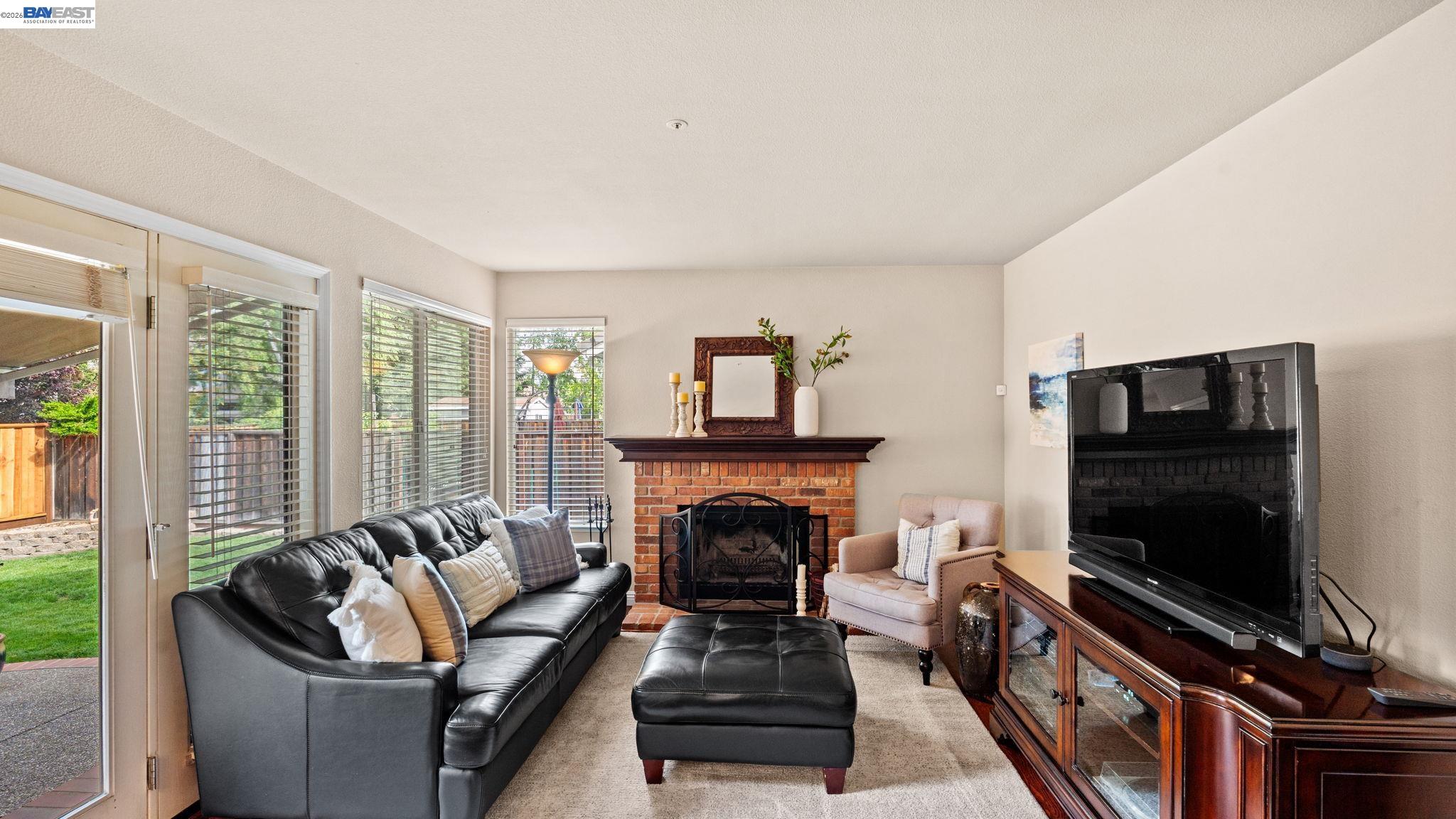 Detail Gallery Image 12 of 31 For 1045 Hollice Ln, Livermore,  CA 94550 - 4 Beds | 2/1 Baths