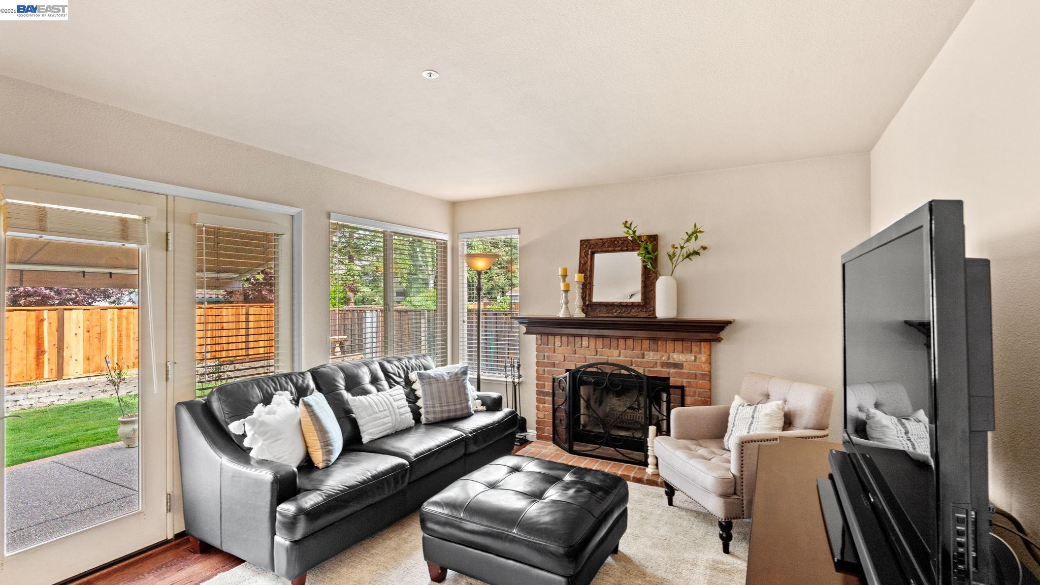 Detail Gallery Image 13 of 31 For 1045 Hollice Ln, Livermore,  CA 94550 - 4 Beds | 2/1 Baths