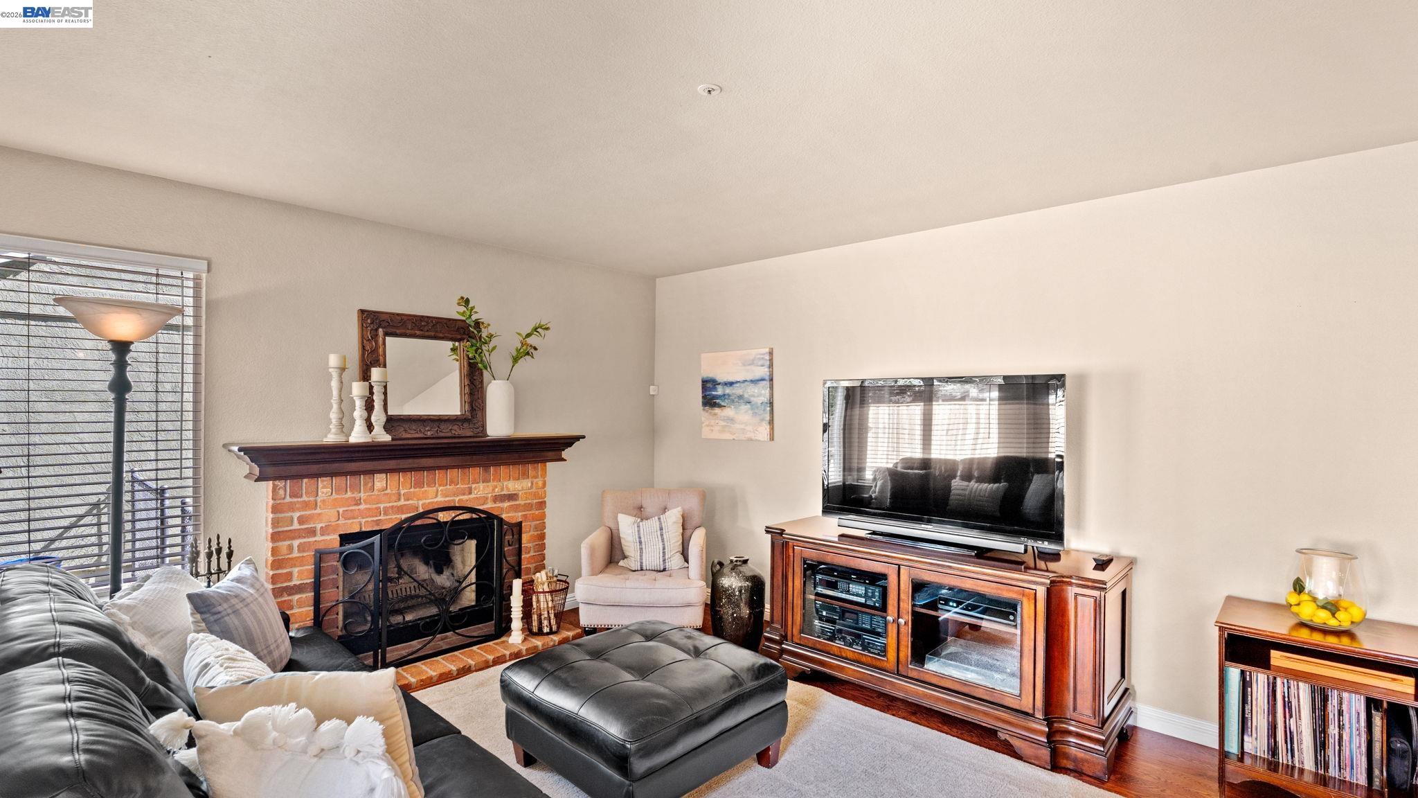 Detail Gallery Image 14 of 31 For 1045 Hollice Ln, Livermore,  CA 94550 - 4 Beds | 2/1 Baths