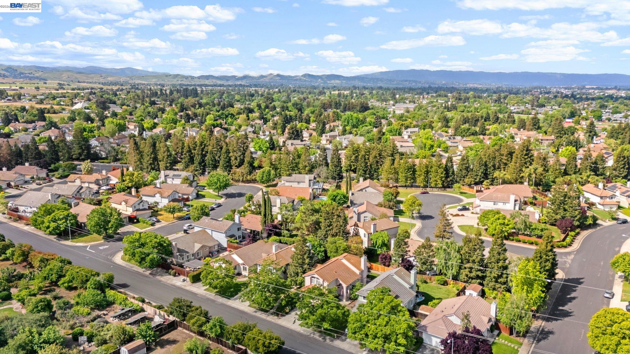 Detail Gallery Image 30 of 31 For 1045 Hollice Ln, Livermore,  CA 94550 - 4 Beds | 2/1 Baths