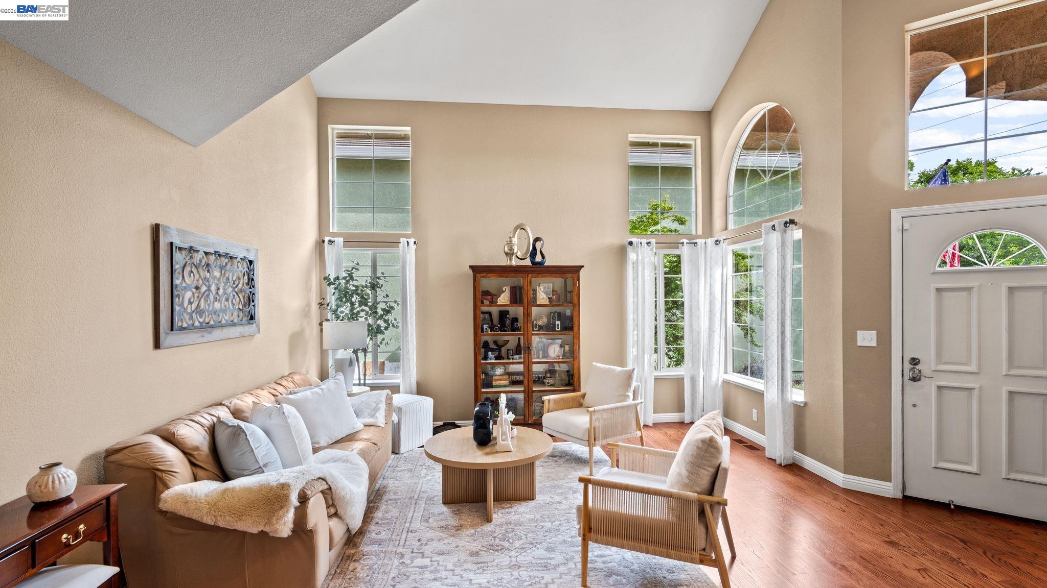 Detail Gallery Image 5 of 31 For 1045 Hollice Ln, Livermore,  CA 94550 - 4 Beds | 2/1 Baths