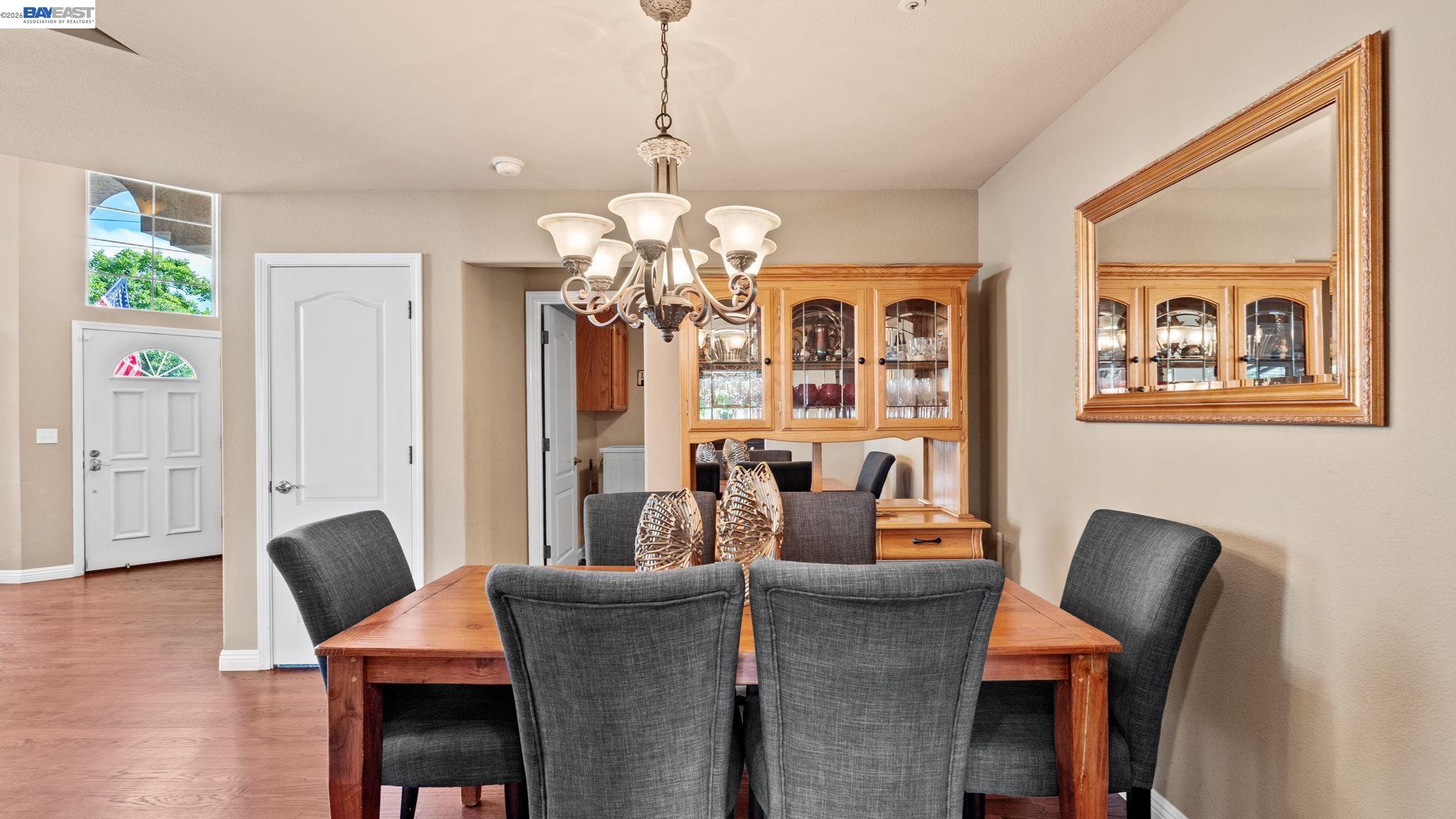 Detail Gallery Image 6 of 31 For 1045 Hollice Ln, Livermore,  CA 94550 - 4 Beds | 2/1 Baths