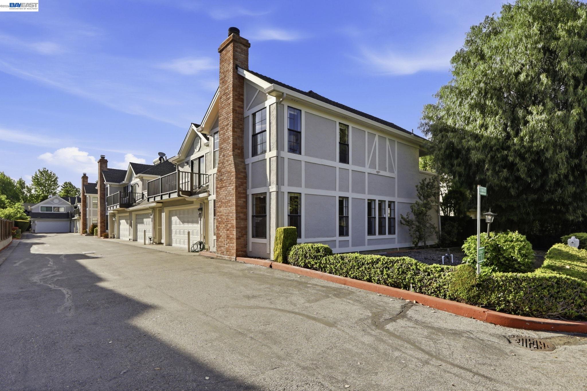 Detail Gallery Image 2 of 46 For 377 S Bernardo Ave, Sunnyvale,  CA 94086 - 2 Beds | 2/1 Baths