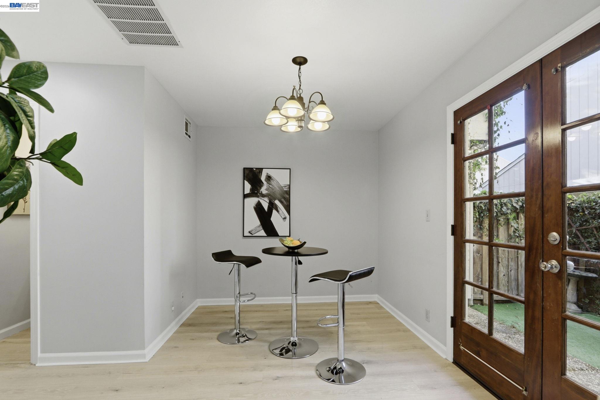 Detail Gallery Image 17 of 46 For 377 S Bernardo Ave, Sunnyvale,  CA 94086 - 2 Beds | 2/1 Baths