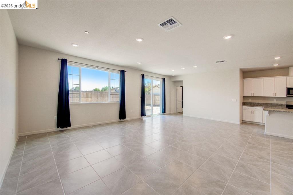 Detail Gallery Image 5 of 17 For 4050 Kenwood Circle, Oakley,  CA 94561 - 3 Beds | 2 Baths