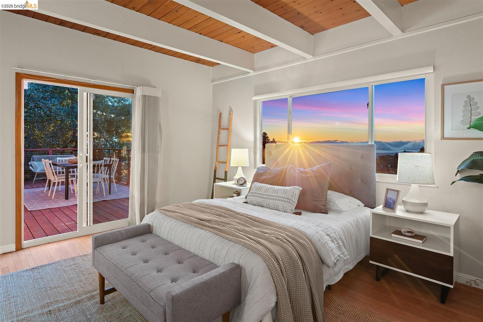 Detail Gallery Image 11 of 34 For 6741 Snake Rd, Oakland,  CA 94611 - 3 Beds | 2 Baths