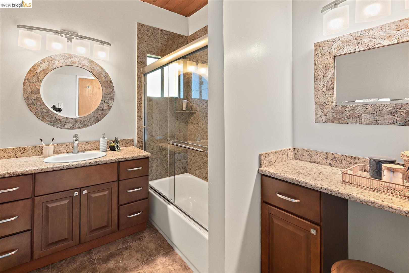 Detail Gallery Image 12 of 34 For 6741 Snake Rd, Oakland,  CA 94611 - 3 Beds | 2 Baths