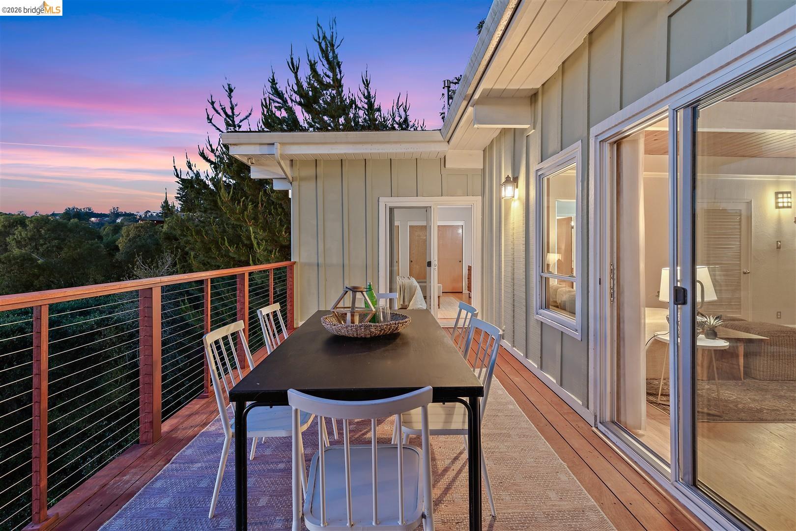 Detail Gallery Image 13 of 34 For 6741 Snake Rd, Oakland,  CA 94611 - 3 Beds | 2 Baths