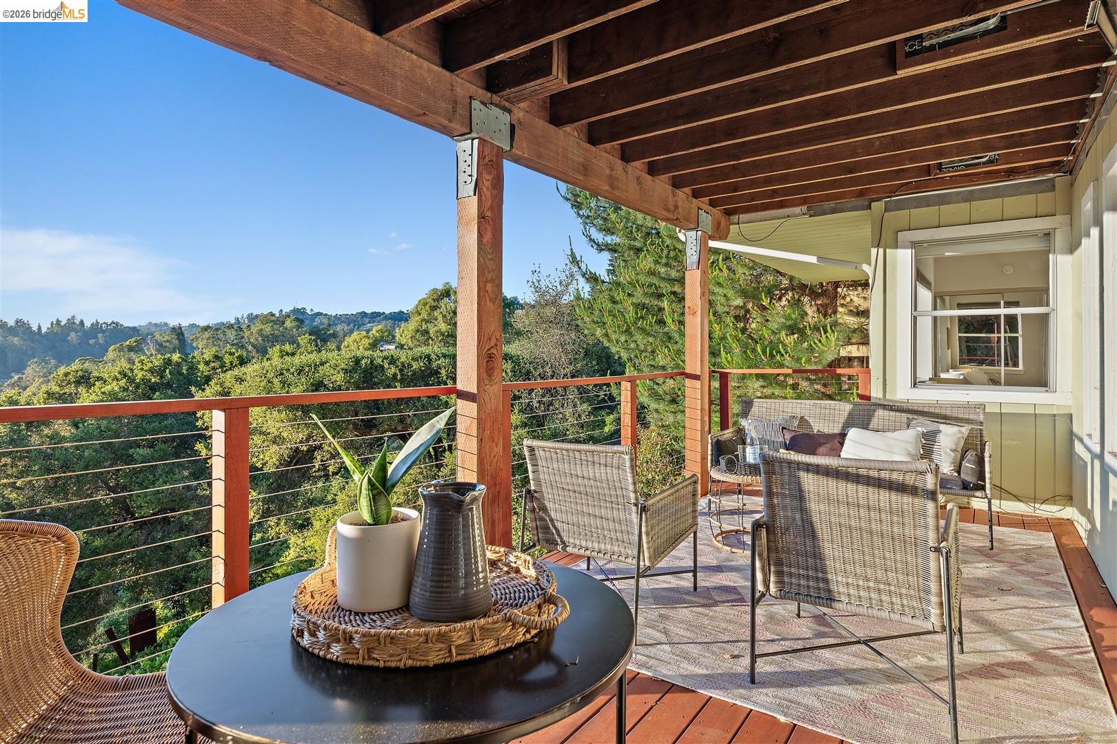 Detail Gallery Image 14 of 34 For 6741 Snake Rd, Oakland,  CA 94611 - 3 Beds | 2 Baths