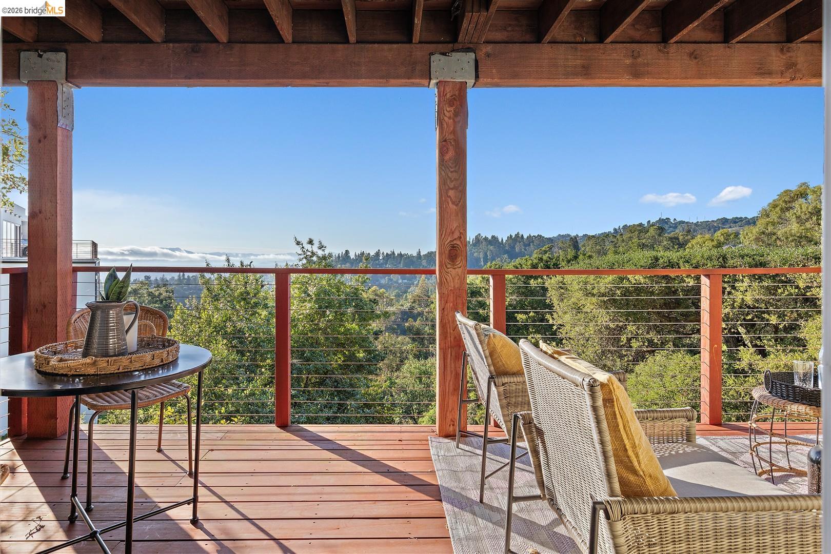 Detail Gallery Image 15 of 34 For 6741 Snake Rd, Oakland,  CA 94611 - 3 Beds | 2 Baths