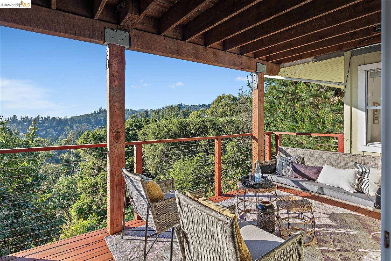 Detail Gallery Image 16 of 34 For 6741 Snake Rd, Oakland,  CA 94611 - 3 Beds | 2 Baths