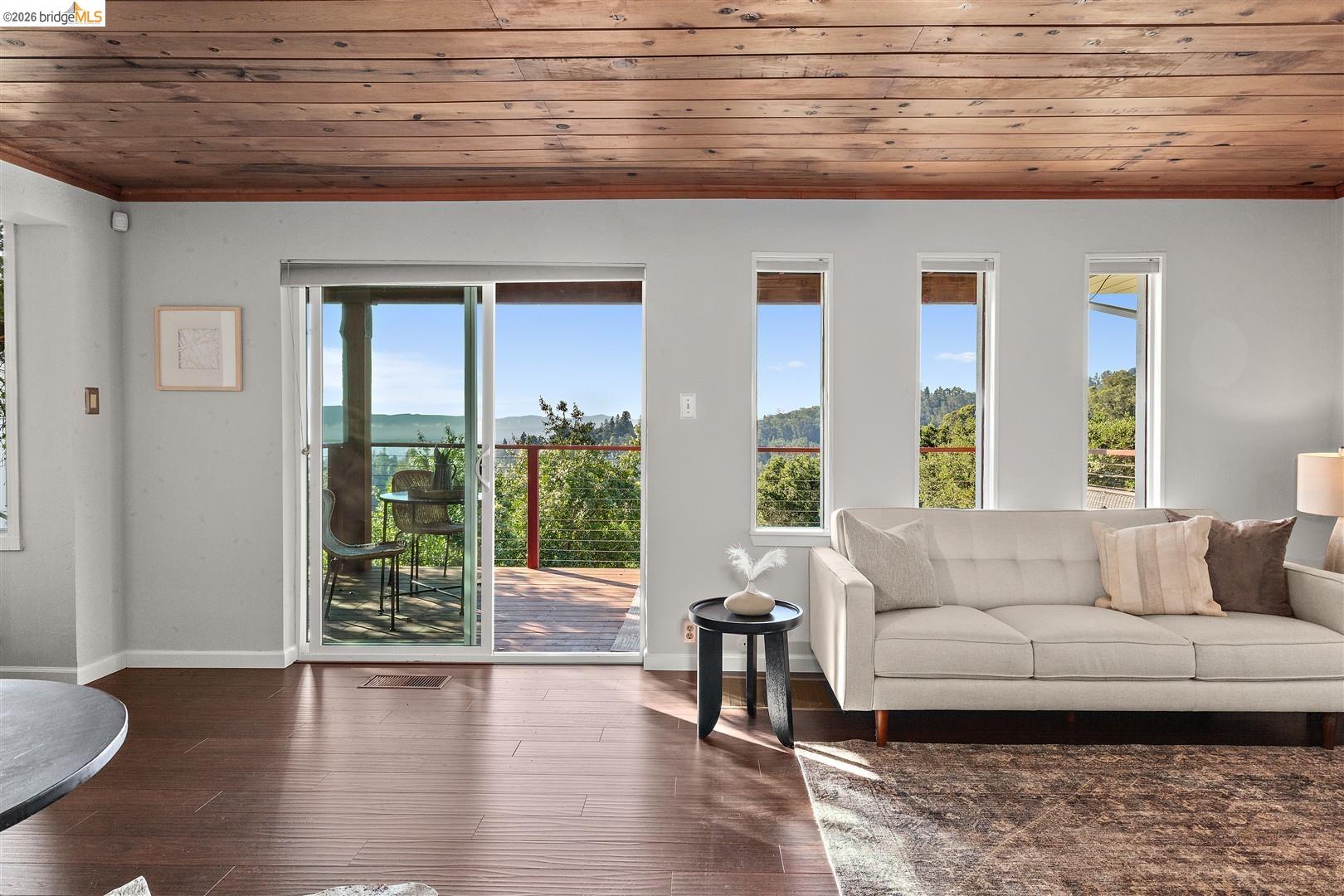 Detail Gallery Image 18 of 34 For 6741 Snake Rd, Oakland,  CA 94611 - 3 Beds | 2 Baths