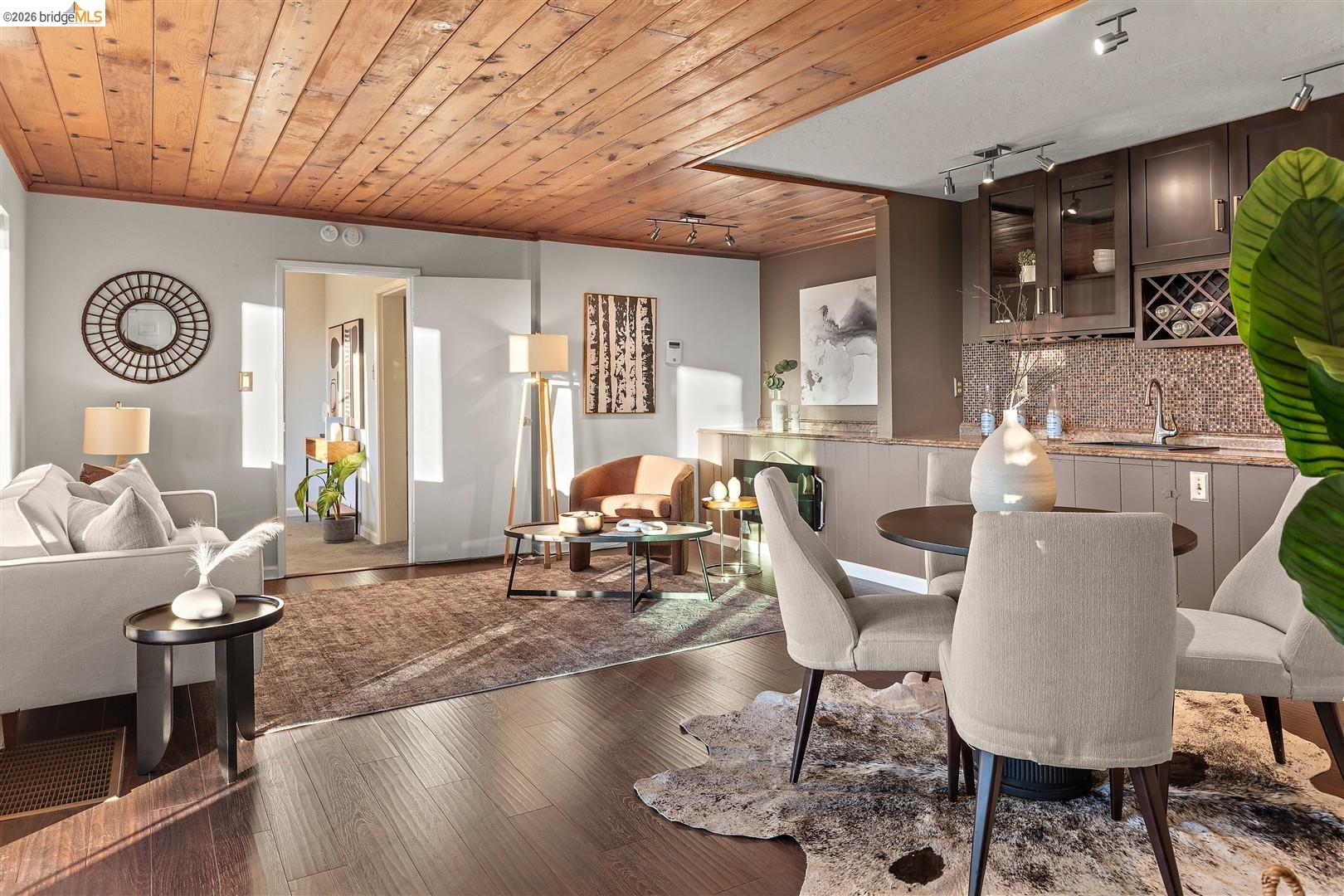 Detail Gallery Image 19 of 34 For 6741 Snake Rd, Oakland,  CA 94611 - 3 Beds | 2 Baths