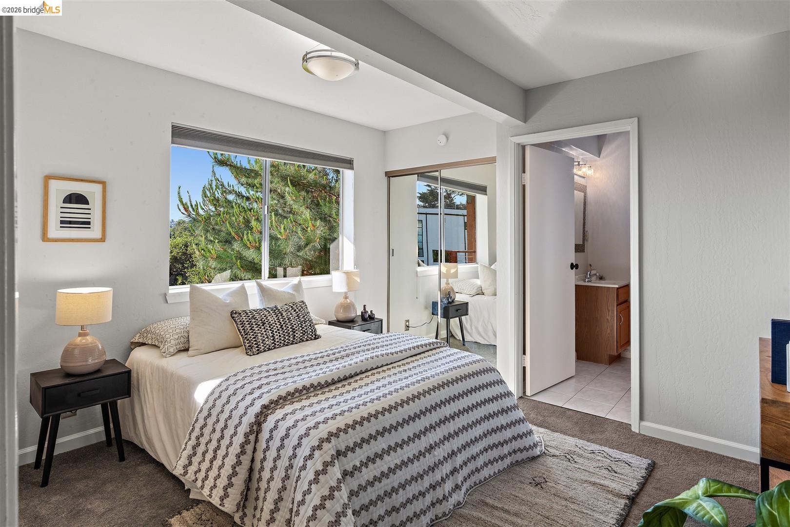 Detail Gallery Image 21 of 34 For 6741 Snake Rd, Oakland,  CA 94611 - 3 Beds | 2 Baths