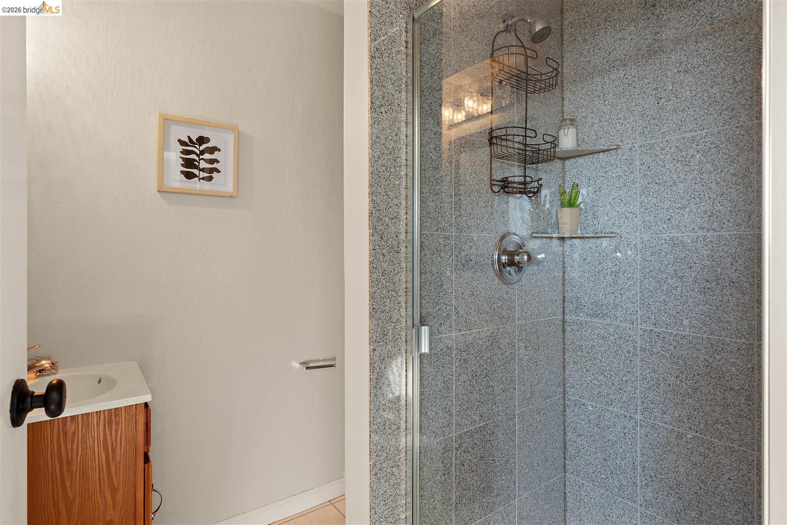 Detail Gallery Image 24 of 34 For 6741 Snake Rd, Oakland,  CA 94611 - 3 Beds | 2 Baths