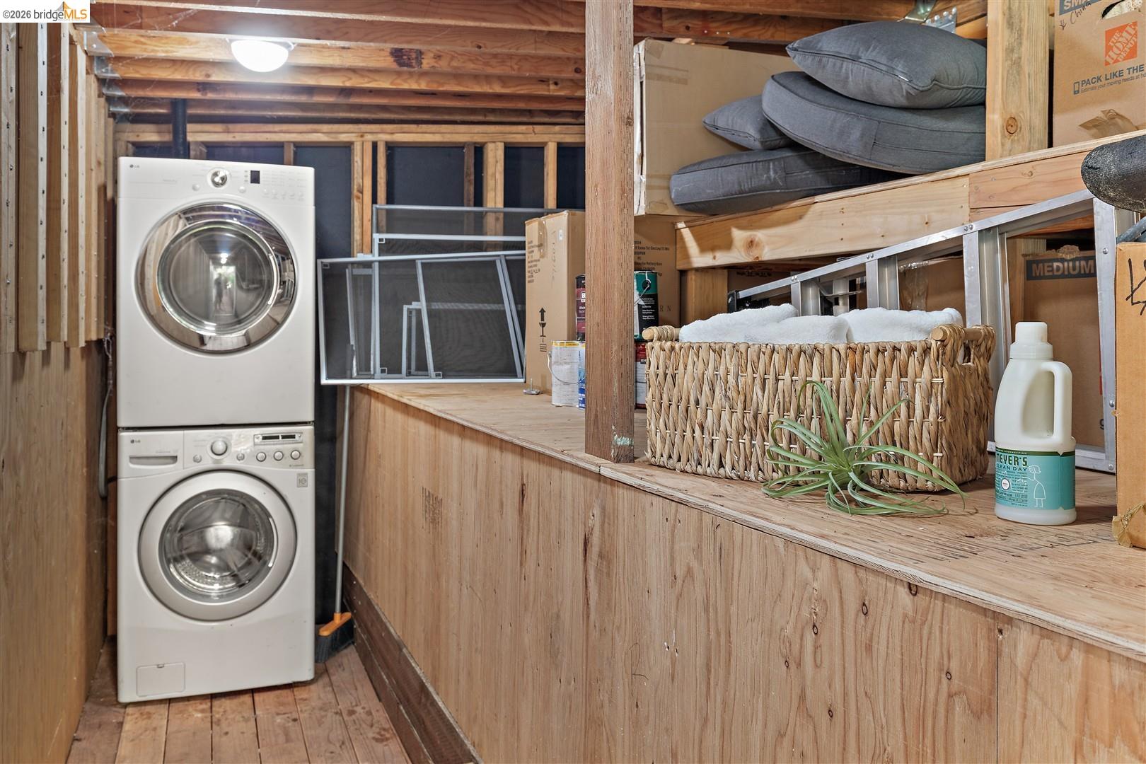 Detail Gallery Image 32 of 34 For 6741 Snake Rd, Oakland,  CA 94611 - 3 Beds | 2 Baths