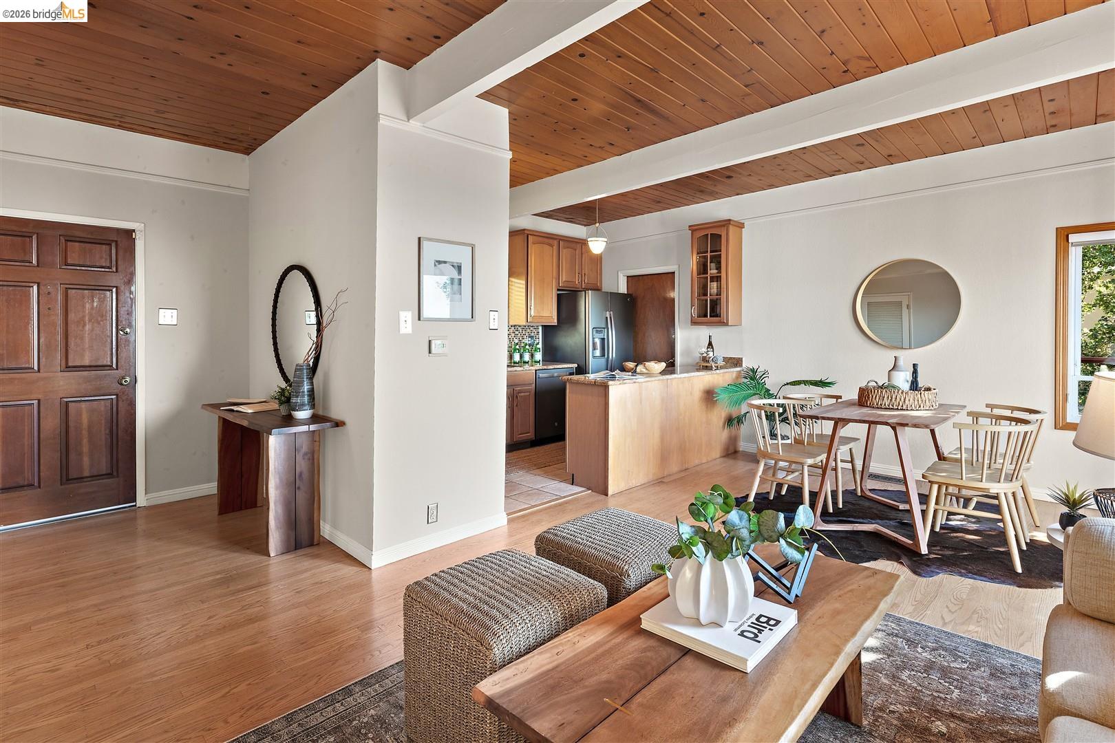 Detail Gallery Image 5 of 34 For 6741 Snake Rd, Oakland,  CA 94611 - 3 Beds | 2 Baths