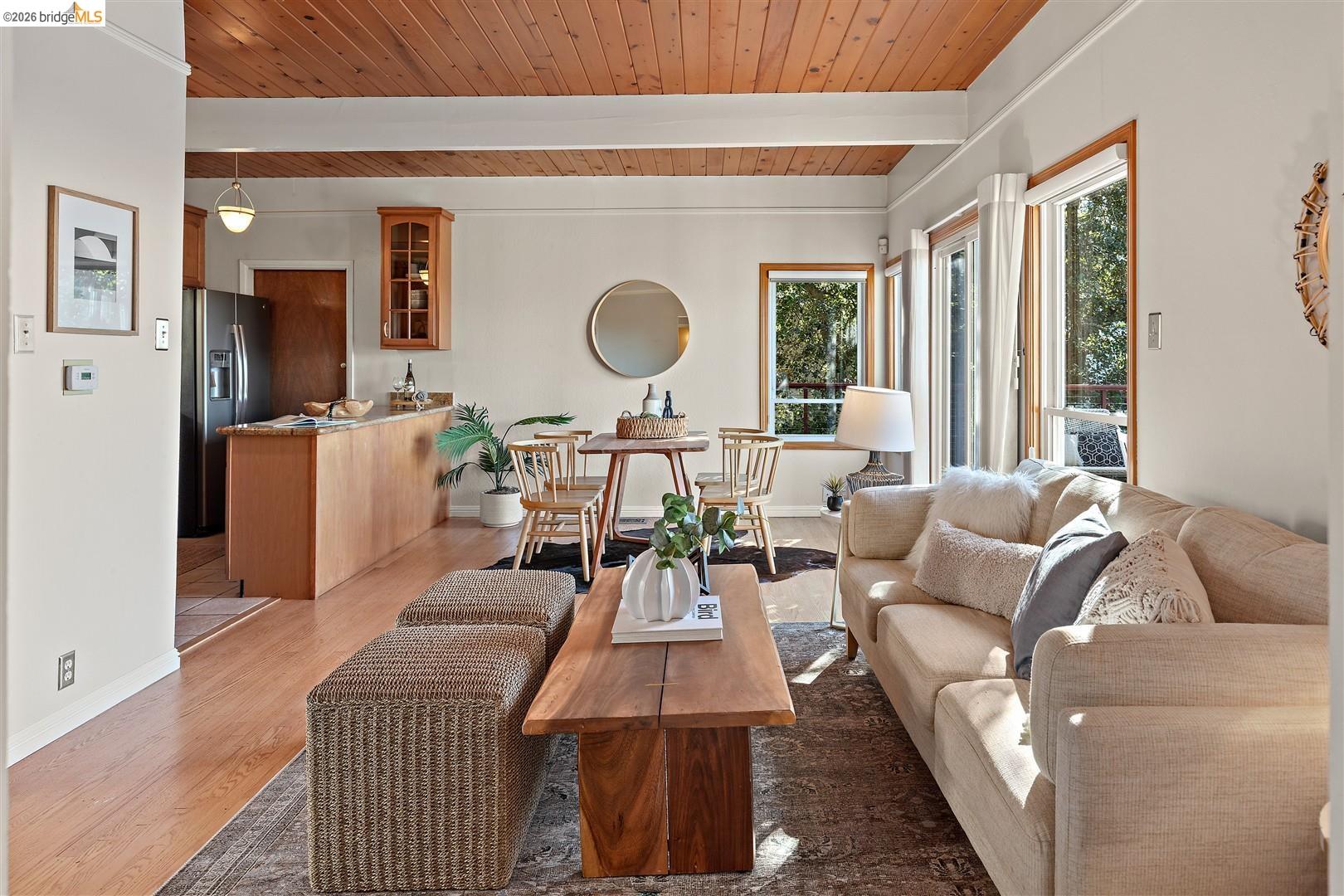 Detail Gallery Image 6 of 34 For 6741 Snake Rd, Oakland,  CA 94611 - 3 Beds | 2 Baths