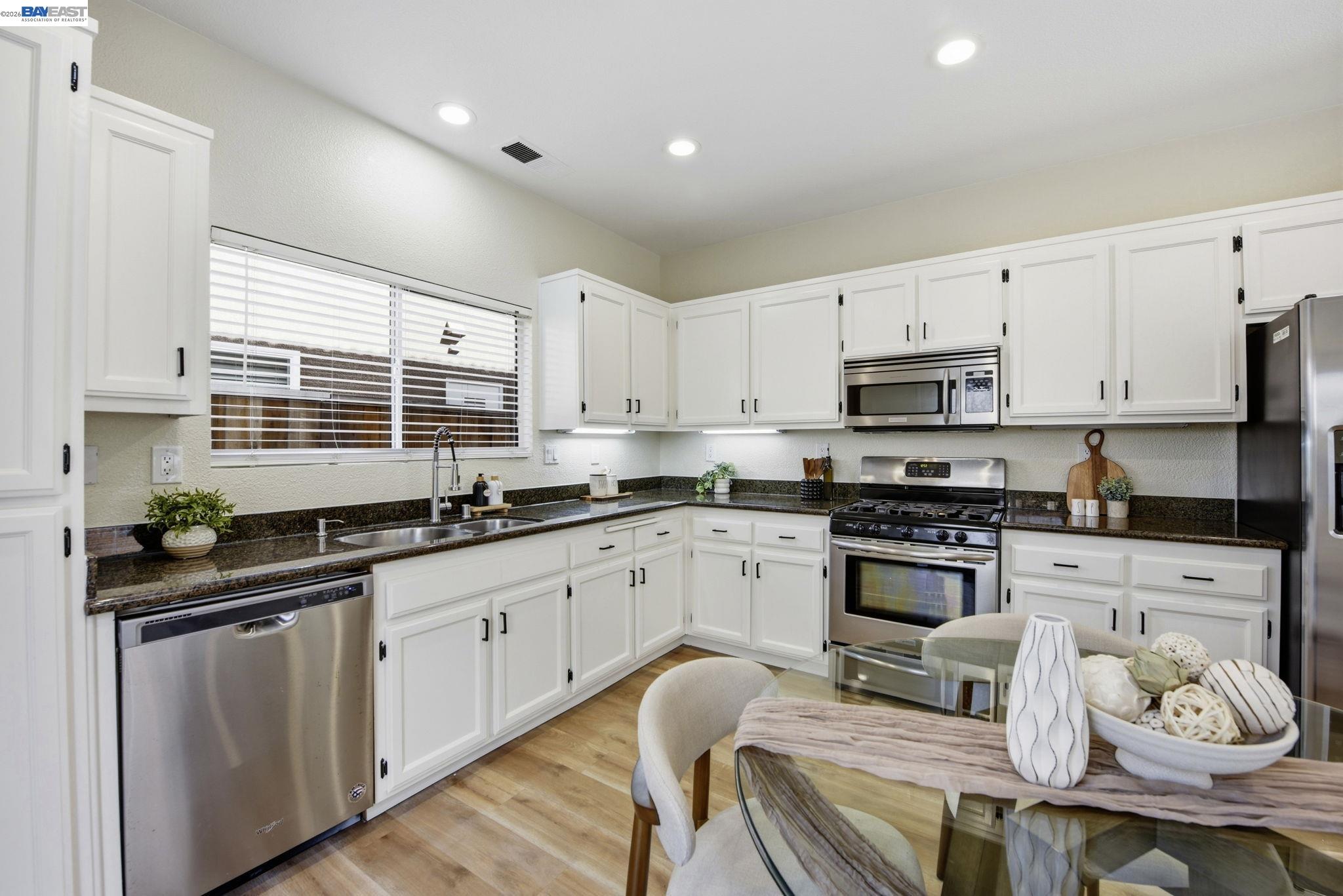 Detail Gallery Image 12 of 50 For 1085 La Brea Ter, Union City,  CA 94587 - 3 Beds | 2/1 Baths