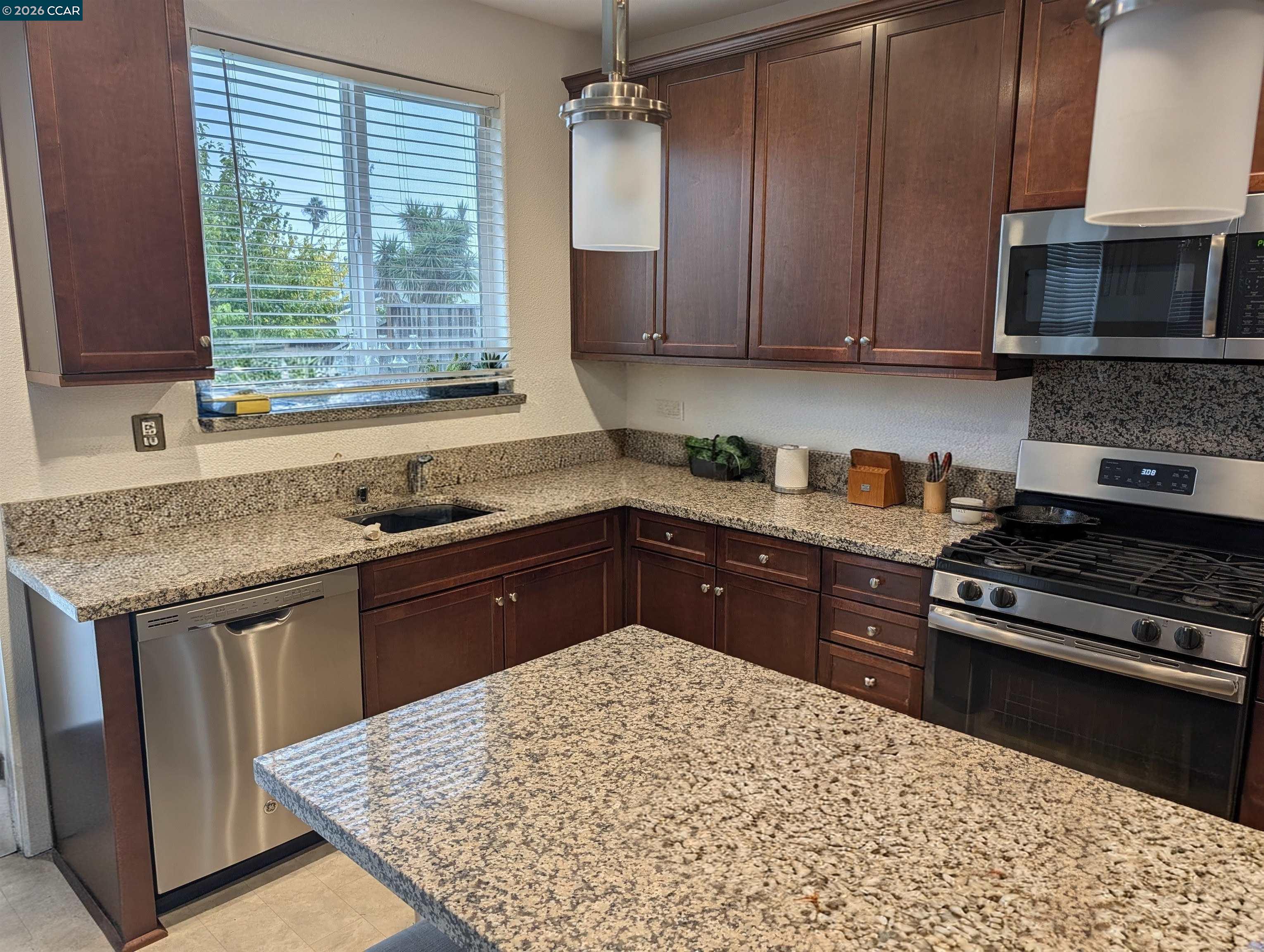 Detail Gallery Image 7 of 16 For 50 Driftwood Circle, Bay Point,  CA 94565 - 3 Beds | 2/1 Baths