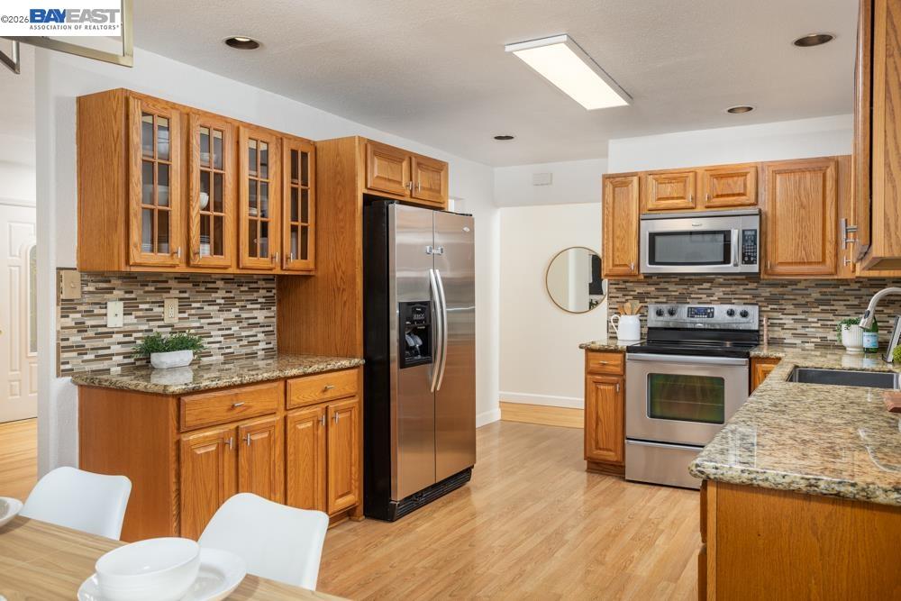 Detail Gallery Image 11 of 20 For 924 Lambaren Ave, Livermore,  CA 94551 - 4 Beds | 2 Baths