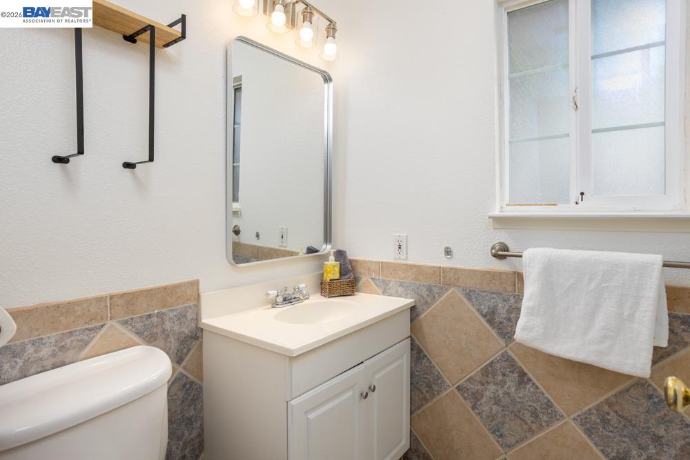 Detail Gallery Image 15 of 20 For 924 Lambaren Ave, Livermore,  CA 94551 - 4 Beds | 2 Baths