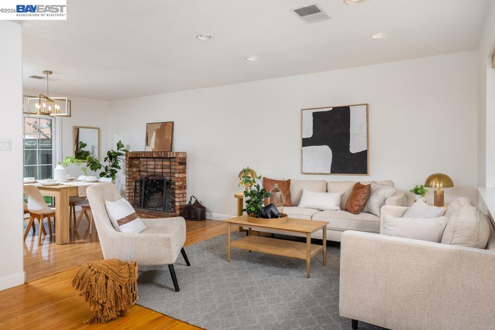 Detail Gallery Image 3 of 20 For 924 Lambaren Ave, Livermore,  CA 94551 - 4 Beds | 2 Baths