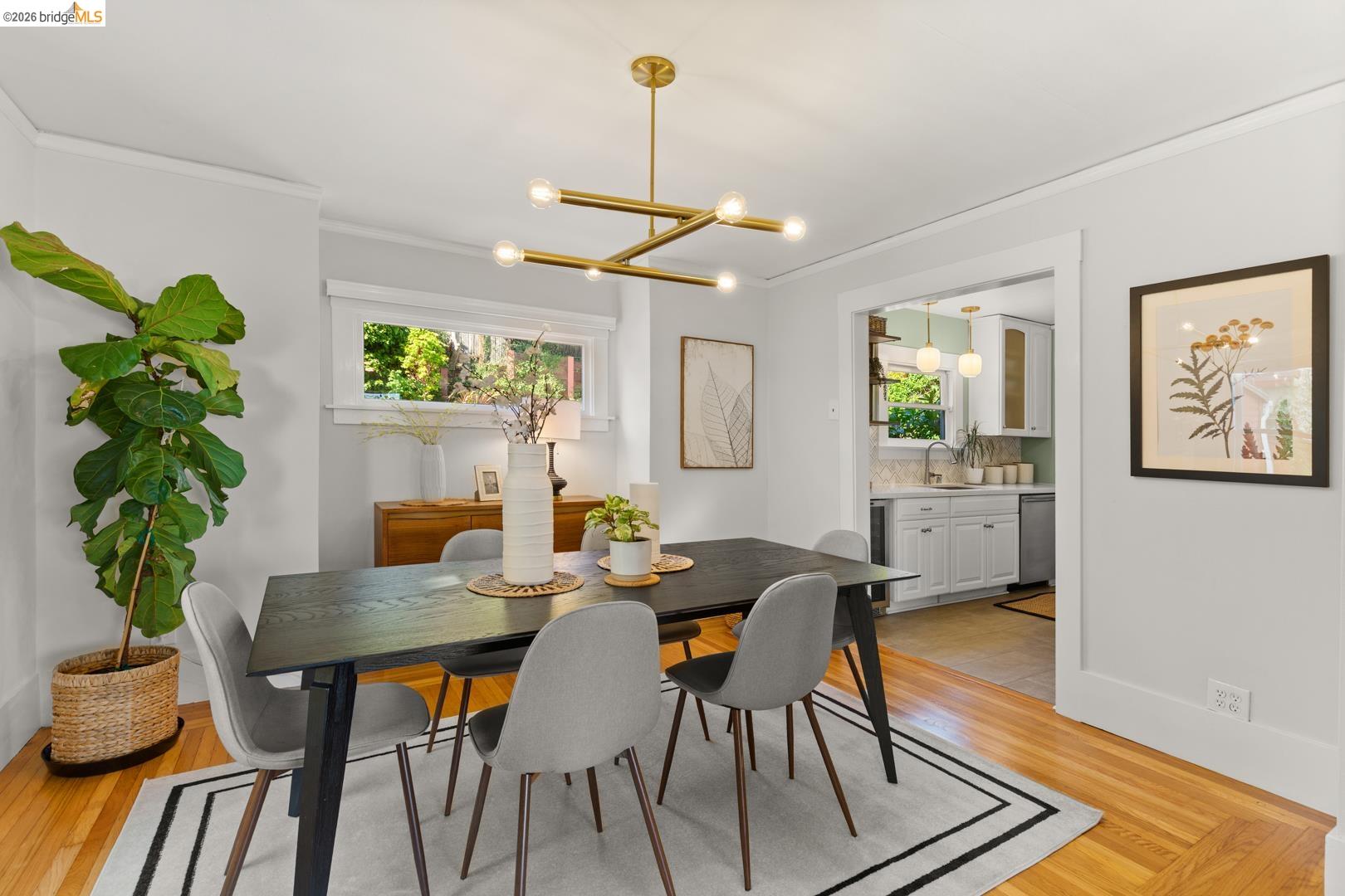 Detail Gallery Image 11 of 38 For 2031 Los Angeles Ave, Berkeley,  CA 94707 - 3 Beds | 1/1 Baths