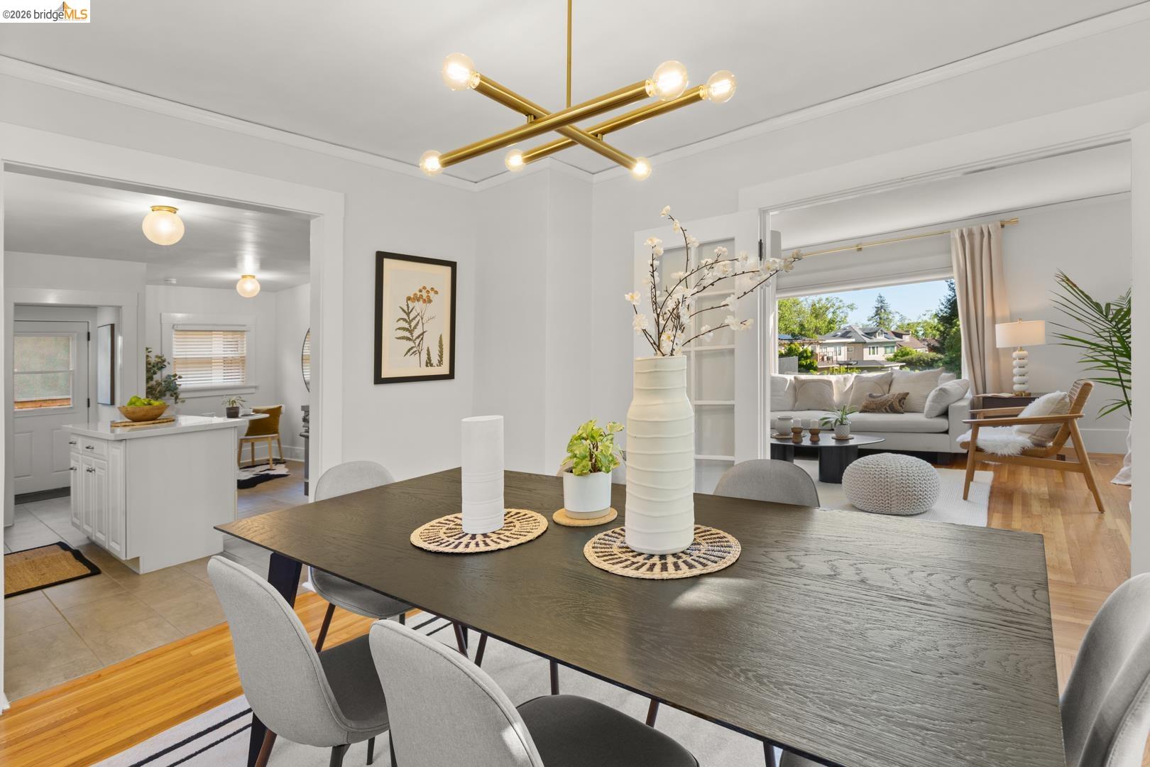 Detail Gallery Image 12 of 38 For 2031 Los Angeles Ave, Berkeley,  CA 94707 - 3 Beds | 1/1 Baths