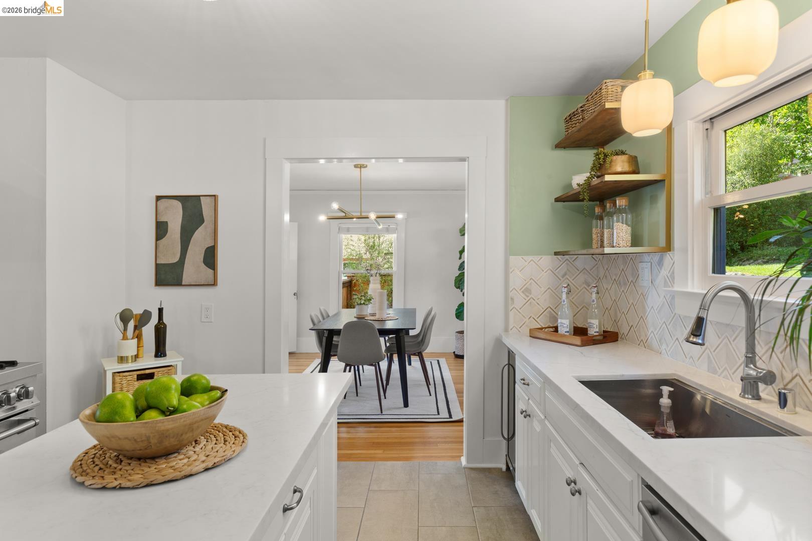 Detail Gallery Image 14 of 38 For 2031 Los Angeles Ave, Berkeley,  CA 94707 - 3 Beds | 1/1 Baths