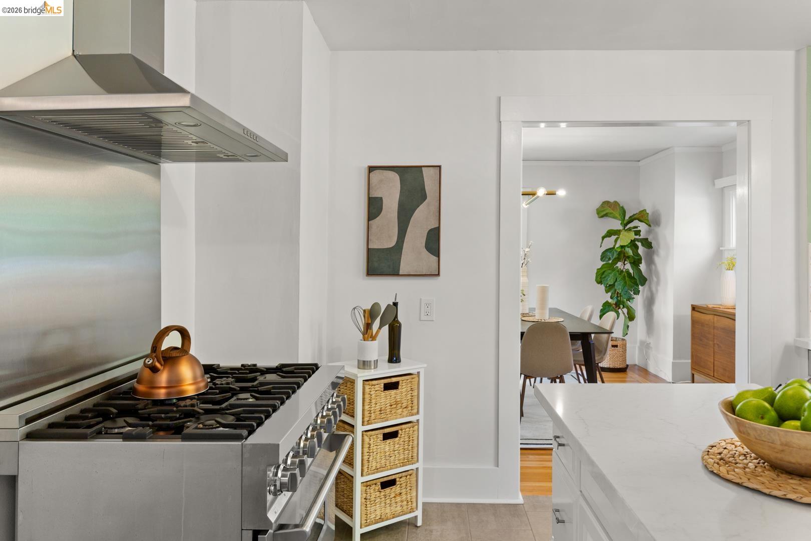 Detail Gallery Image 15 of 38 For 2031 Los Angeles Ave, Berkeley,  CA 94707 - 3 Beds | 1/1 Baths