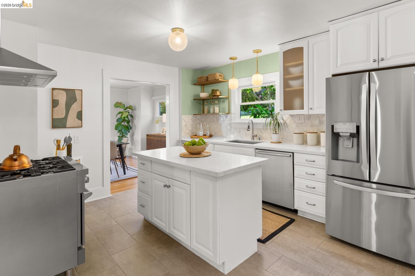 Detail Gallery Image 18 of 38 For 2031 Los Angeles Ave, Berkeley,  CA 94707 - 3 Beds | 1/1 Baths